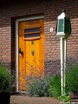 Voordeur met lantaarn.
<br/>
Gert-Jan Lobbes, 2020